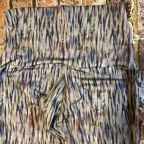 EUC Emily Hsu Pure Barre Women's Watercolor Leggings High Waist SZ M - Picture 9 of 10